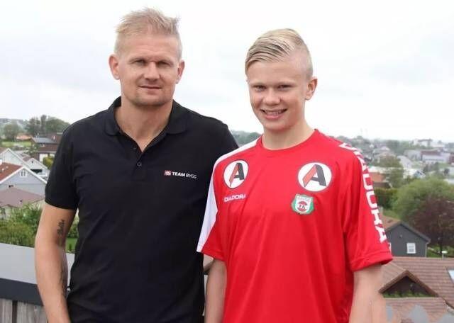 热议国足选帅：本土教练是陪标的；选土帅洋帅都是领导一句话（国足选帅惹热议：本土教练成陪跑，土洋之争终听领导一声令下）