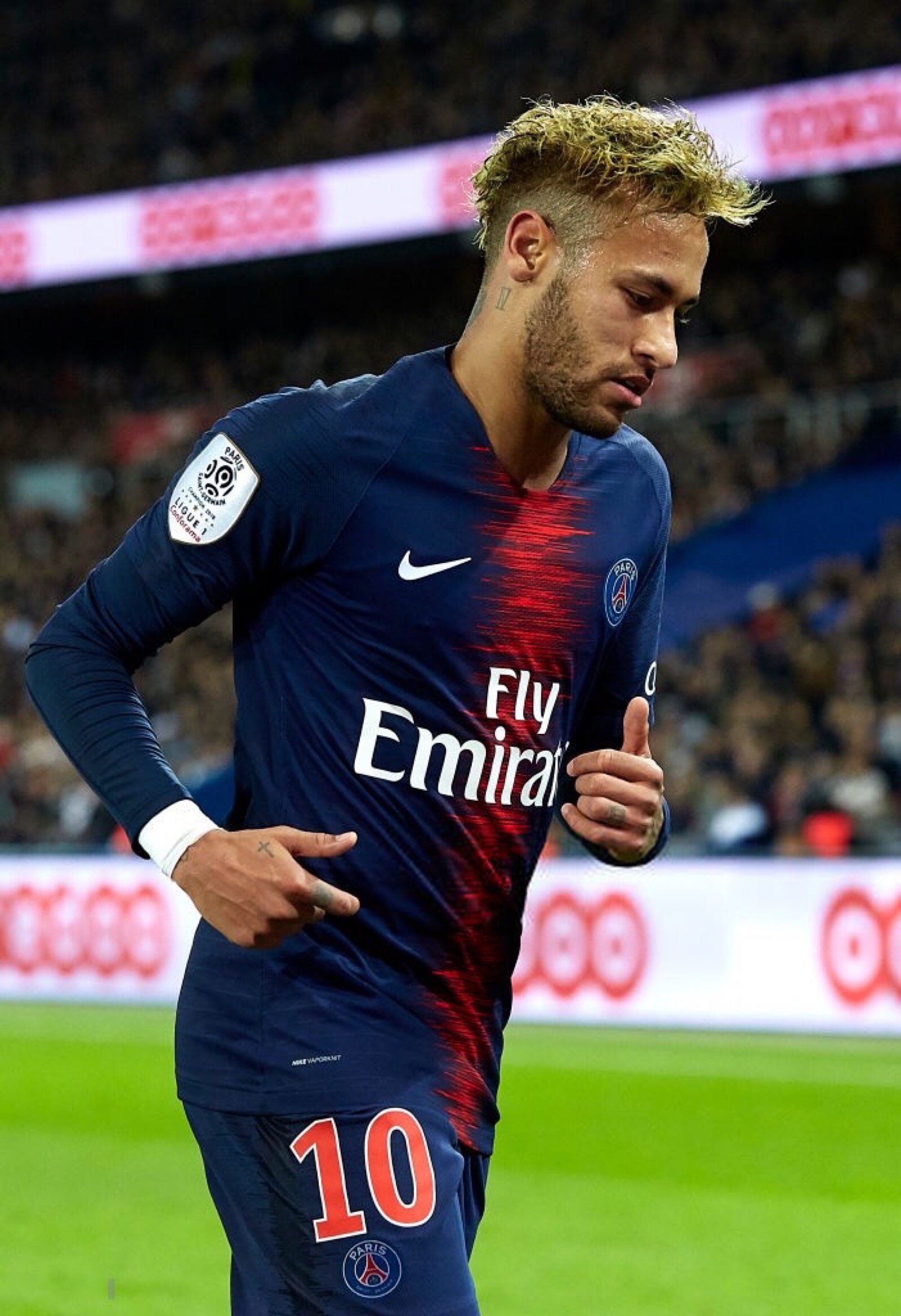 吉拉西多特生涯欧冠已打入15球，队史仅次于罗伊斯和莱万（吉拉西欧冠为多特已斩获15球，队史仅逊罗伊斯与莱万）