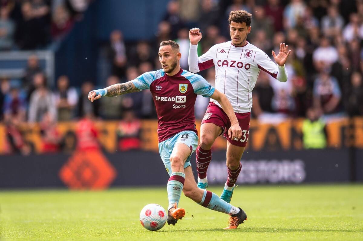 “小雪”节气将至，长春亚泰基地为天然草加盖第二层“棉被”（小雪将至，长春亚泰基地给天然草再添一层“棉被”）