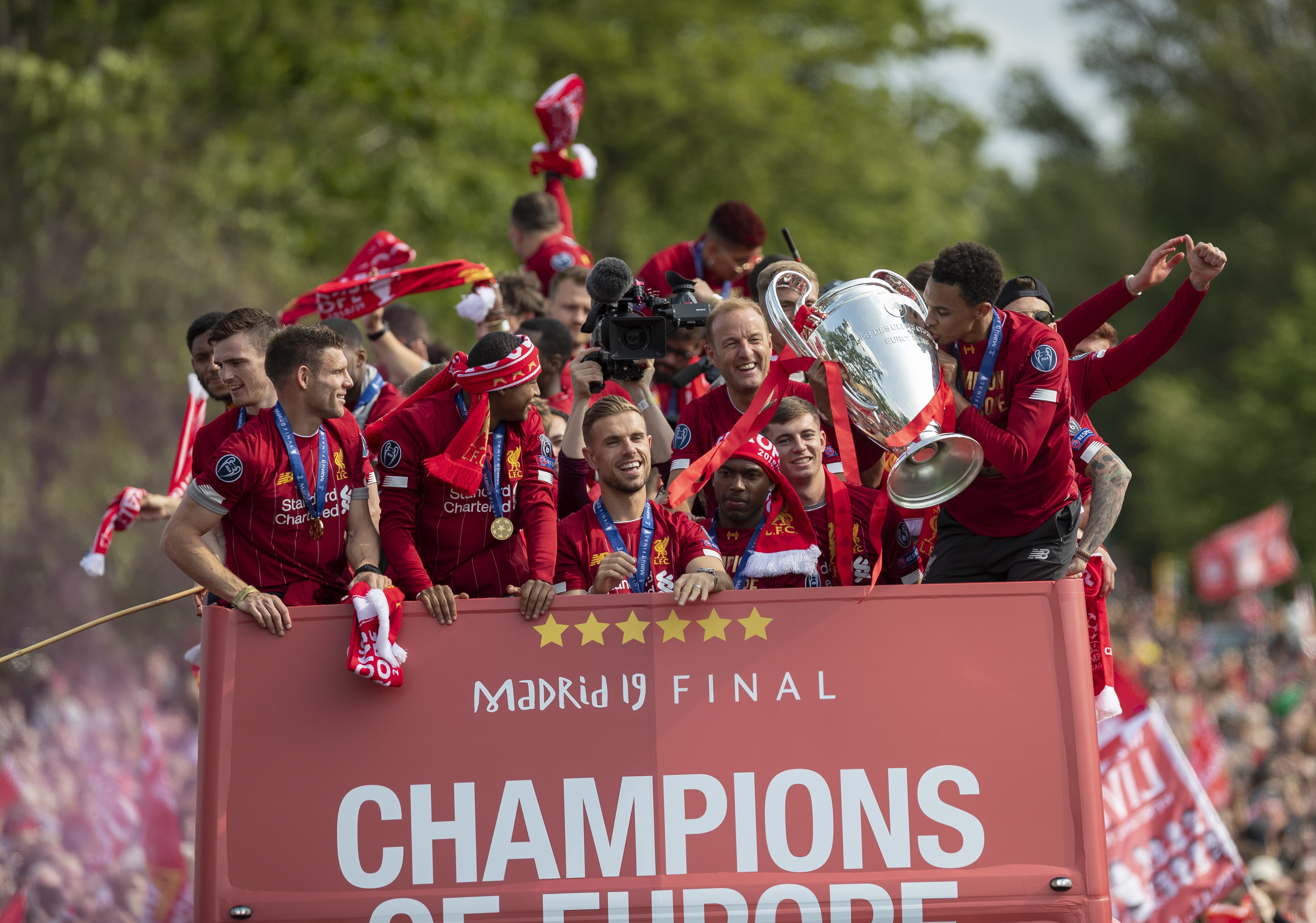 永远的红军20号，利物浦新赛季主场首战场刊封面致敬若塔（利物浦新季主场揭幕战：场刊封面致敬红军20号若塔）