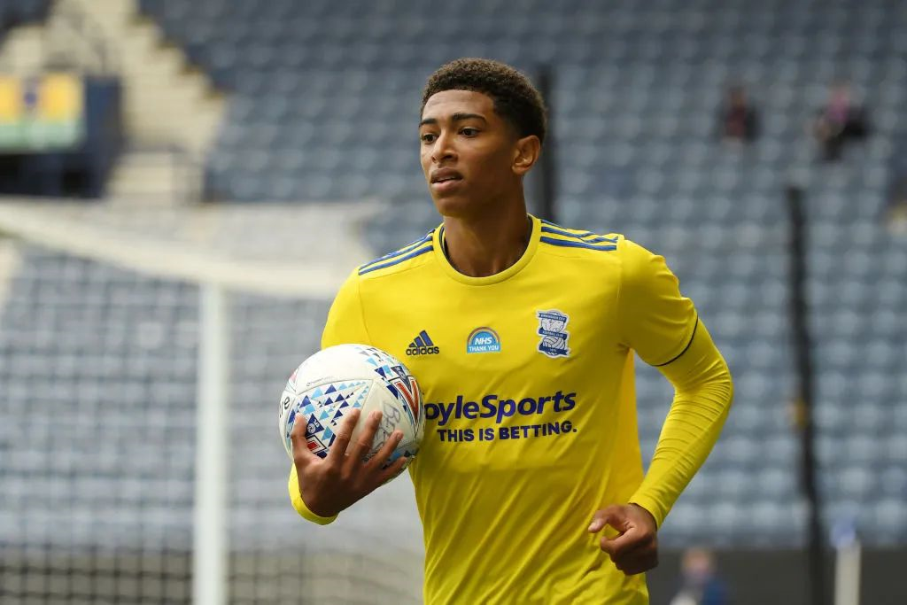 记者：卡瓦哈尔近日造访卡塔尔并非偶然，他明夏可能去那踢球（报道称卡瓦哈尔近日现身卡塔尔非巧合，明夏或转战当地联赛）