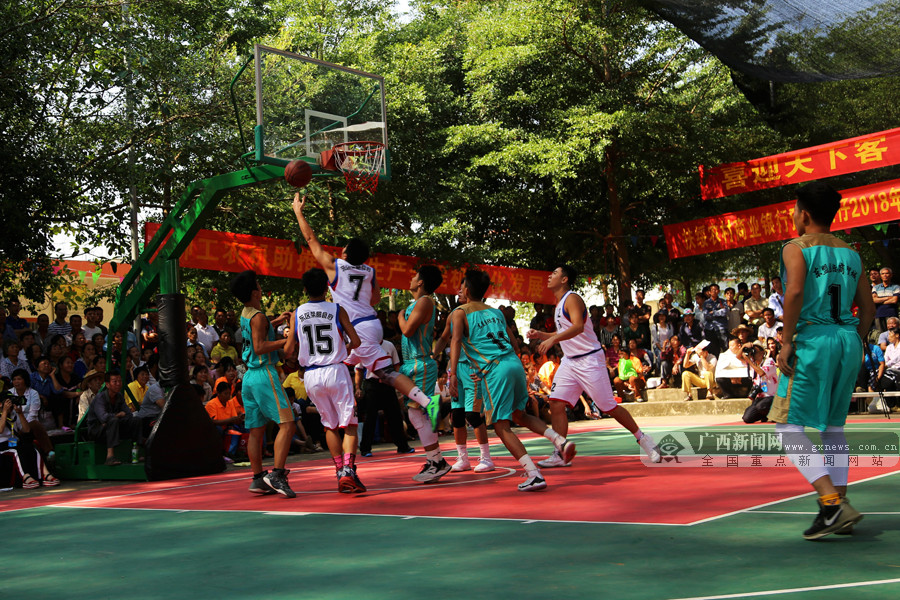 天壤之别！骑士上赛季前25场21胜4负，本赛季14胜11负（反差巨大：骑士上季前25战21胜4负，本季仅14胜11负）