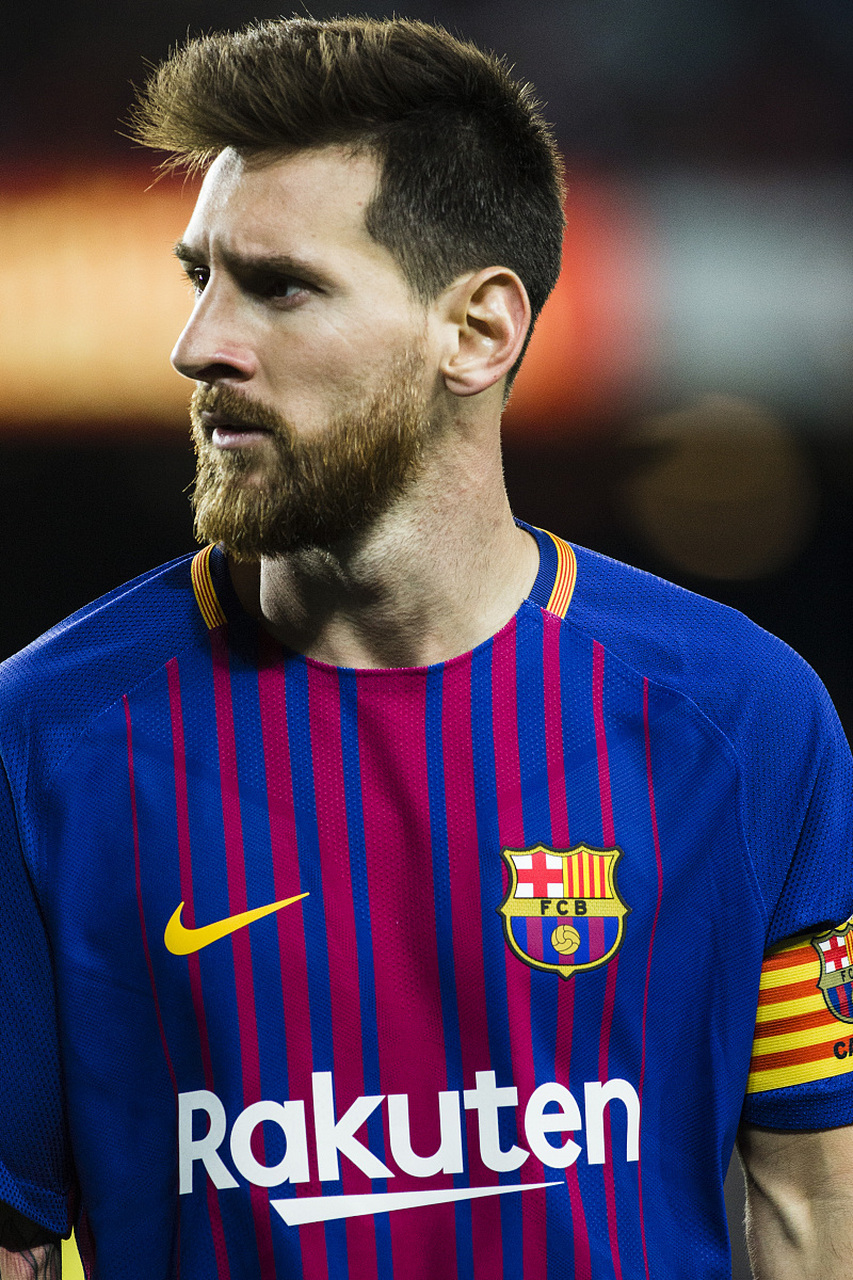 法尔克：拜仁不着急推进诺伊尔续约，打算在他40岁生日前后谈（法尔克：拜仁暂不急于与诺伊尔续约，预计将于其40岁生日前后商谈）