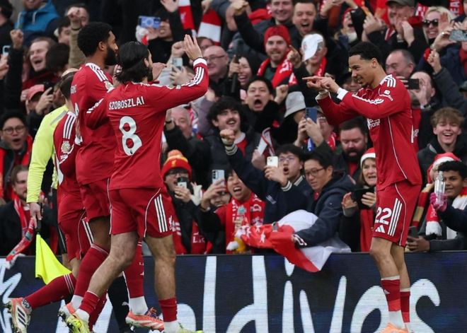 2025中超射手榜：法比奥金靴，卡扎和莱昂纳多分列二三名（2025中超射手榜揭晓：法比奥加冕金靴，卡扎与莱昂纳多分列二三位）