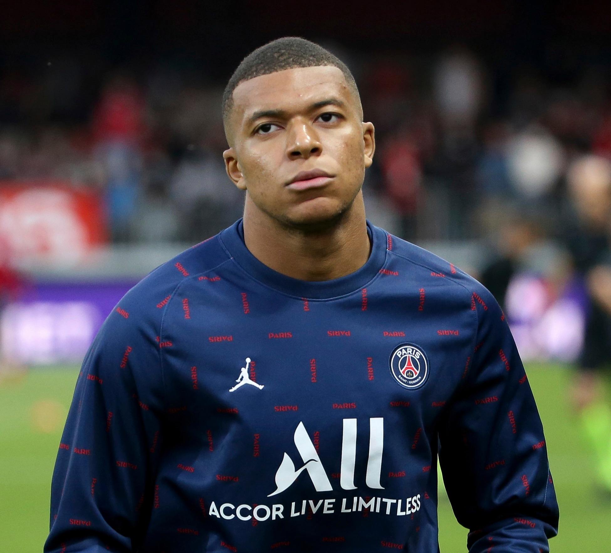 名宿：萨拉赫这种做法在给利物浦制造麻烦，他让自己成为焦点（名宿：萨拉赫此举给利物浦添乱，把自己推上风口浪尖）