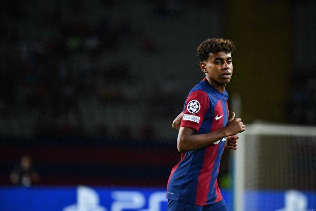 根据目前的情况拜仁明年夏天无意与格雷茨卡续约（从现状看，拜仁明夏不打算与格雷茨卡续约）