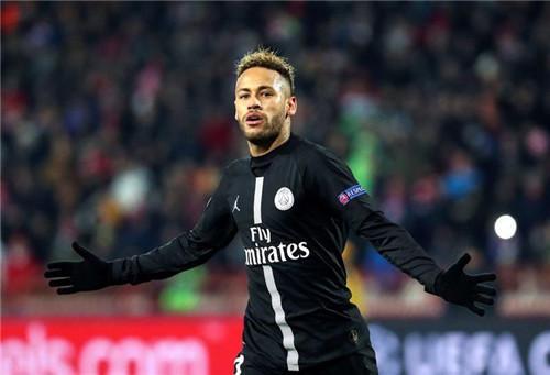 完成英格兰成年代表队首秀，夸安萨获赠纪念帽（夸安萨迎来英格兰成年队处子秀，获颁纪念帽）