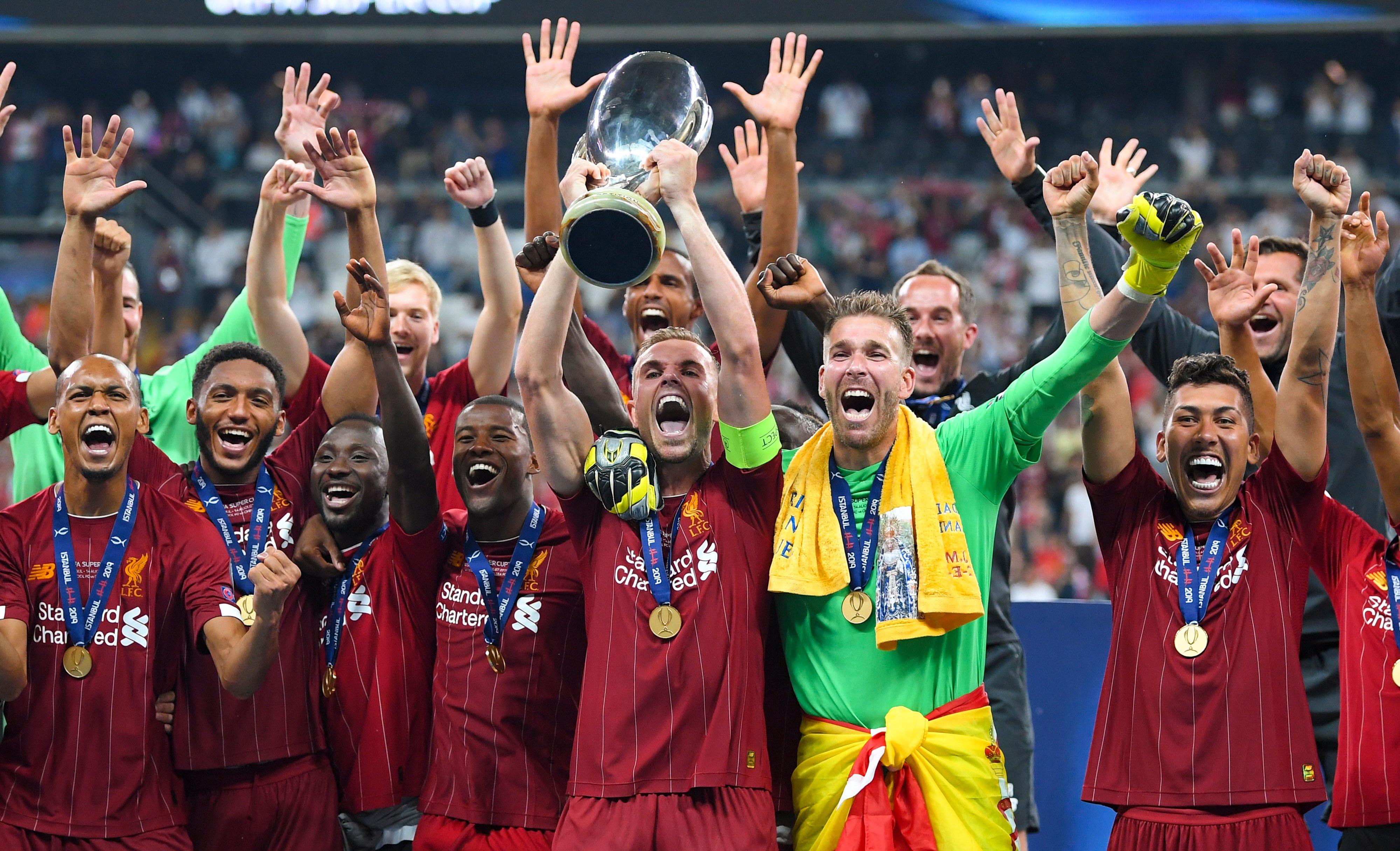 伊涅斯塔：中场球员当教练更能掌控全局，小法现在做得非常好（伊涅斯塔：中场出身执教更能把控全局，小法目前表现出色）